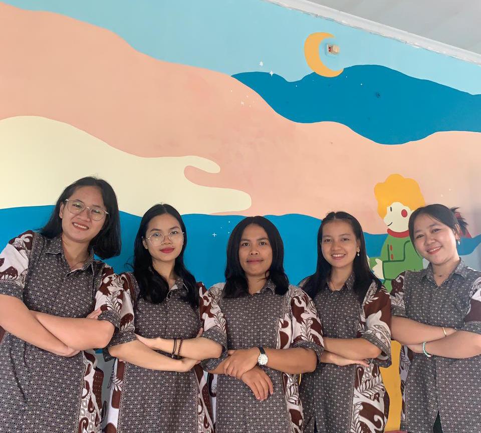 Teacher group photo 1